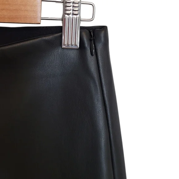 🆕️ Banana Republic Petite Devon Legging Fit Vegan Leather Pants in Black - Picture 7 of 11